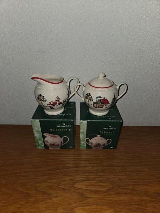 AH Wedgwood Windsor Christmas melkkannetje suikerpot, Huis en Inrichting, Keuken | Servies, Zo goed als nieuw, Compleet servies