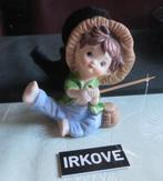 SCHATTIG VISSEND / SCHILDEREND JONGETJE * Porselein *, Verzamelen, Beelden en Beeldjes, Verzenden, Zo goed als nieuw, Mens