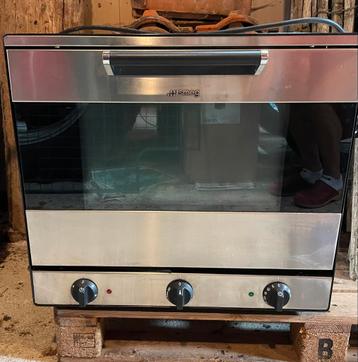 Vrijstaande multifunctionele oven van SMEG beschikbaar voor biedingen