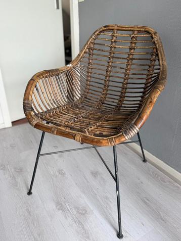 Vintage rotan loungestoel – retro stijl beschikbaar voor biedingen