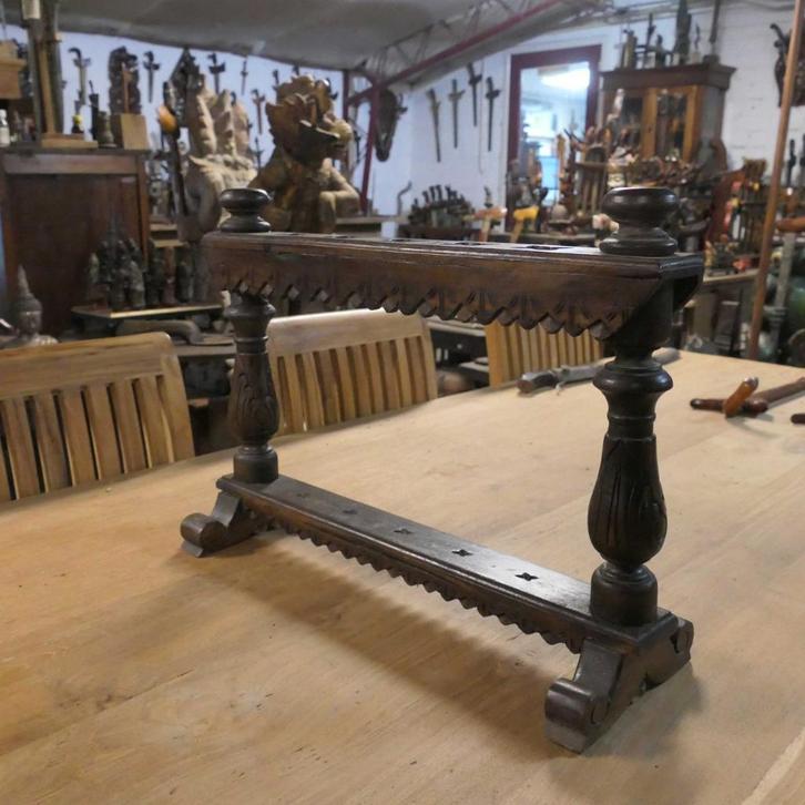 Ploncon v. 5 Krissen PQ7 Jagrad Keris standaard houder rek, Antiek en Kunst, Kunst | Niet-Westerse kunst, Ophalen of Verzenden