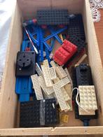 Lego met rails en losse stenen met grondplaten en bewaardoos, Kinderen en Baby's, Speelgoed | Duplo en Lego, Gebruikt, Ophalen of Verzenden
