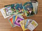 Pokemon tin gevuld met 20 Pokemon kaarten, Ophalen of Verzenden, Zo goed als nieuw, Meerdere kaarten