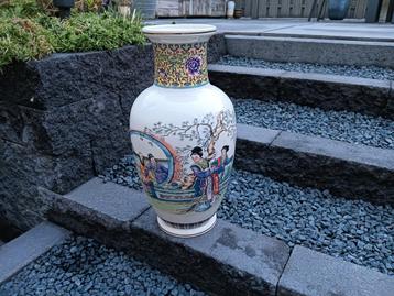Chinese vaas, bloemenvaas uit China. Brocante Chinese vaas  beschikbaar voor biedingen