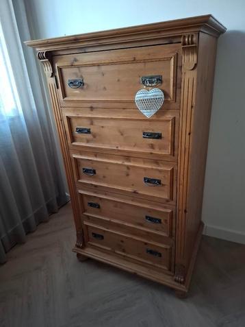 Eikenhouten kleding hangkast beschikbaar voor biedingen