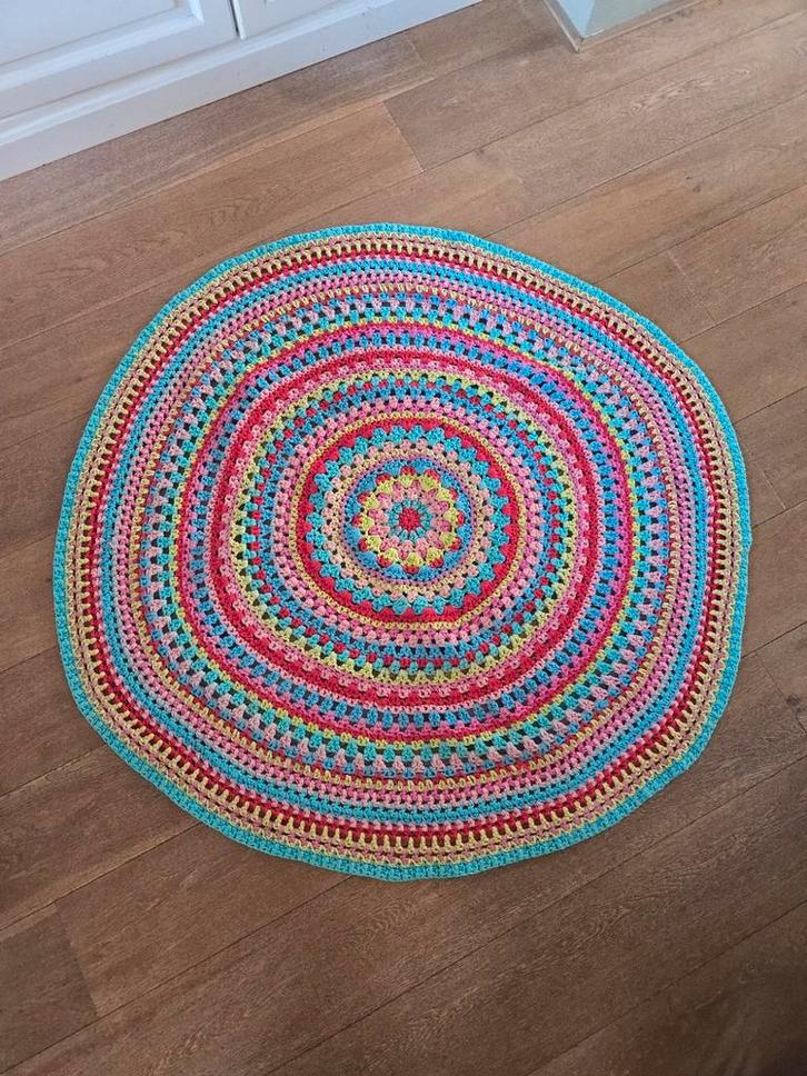 Handgemaakt Gehaakt Vloerkleed - 125cm, Huis en Inrichting, Stoffering | Tapijten en Kleden, Zo goed als nieuw, 100 tot 150 cm