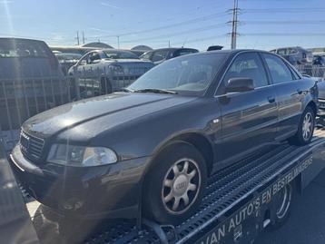 Audi A4 Limousine 1.8 5V 2000 veel onderdelen voorradig  beschikbaar voor biedingen