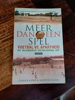 Meer dan een Spel: Voetbal vs. Apartheid, Ophalen of Verzenden, Zo goed als nieuw, Chuck Korr & Marvin Close, Balsport