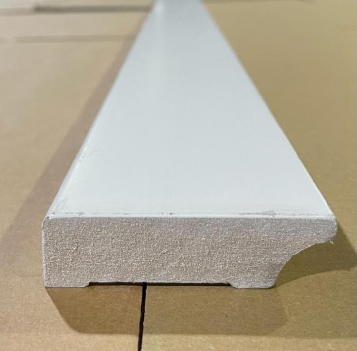 Plint witgelakt MDF - TIJDELIJKE ACTIEPRIJS - OP=OP, Doe-het-zelf en Verbouw, Plinten en Afwerking, Nieuw, Plinten, Mdf, 200 tot 250 cm