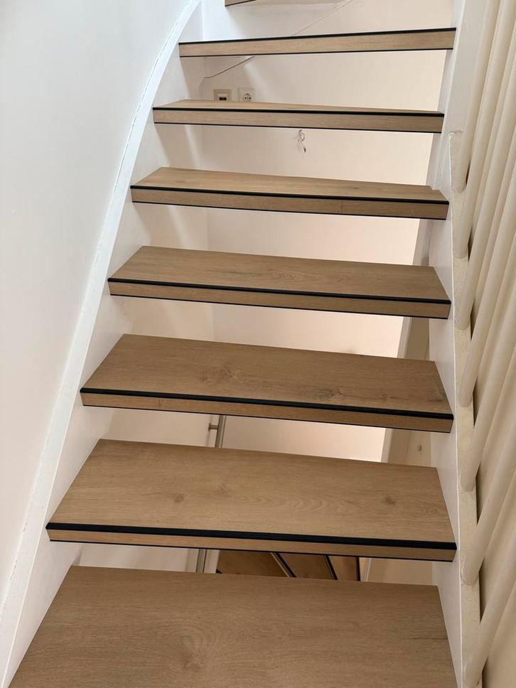 Traprenovatie pvc met profielen en overzettreden €1295, Huis en Inrichting, Woonaccessoires | Wandplanken en Boekenplanken, Nieuw