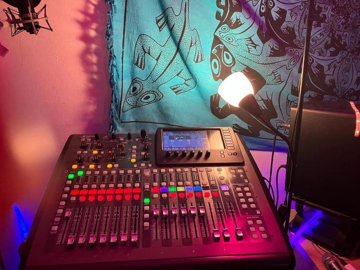 Behringer X32 Compact met X - Dante Kaart en flightcase, Muziek en Instrumenten, Mengpanelen, Gebruikt, 20 kanalen of meer, Microfooningang