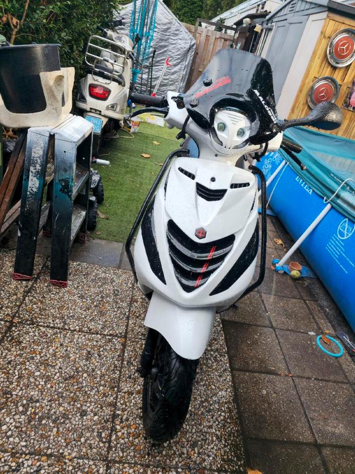 Piaggio zip 2t, Fietsen en Brommers, Scooters | Piaggio, Gebruikt, Zip, Maximaal 45 km/u, Benzine, Ophalen
