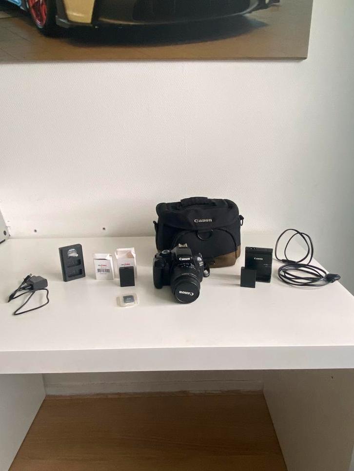 Canon eos 1100d met 2 lenzen en extra accesoires, Audio, Tv en Foto, Fotocamera's Digitaal, Zo goed als nieuw, Spiegelreflex, Canon