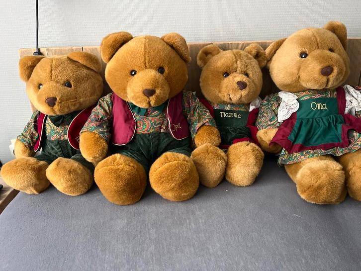 Pluche Beren Familie - Opa, Oma, Mama, Papa, Kinderen en Baby's, Speelgoed | Knuffels en Pluche, Zo goed als nieuw, Beer, Ophalen of Verzenden