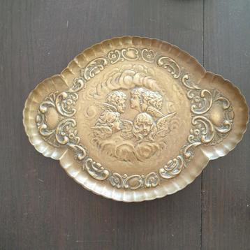 Koper of brons dienblaadje met cherubijnen / putti  2508 beschikbaar voor biedingen