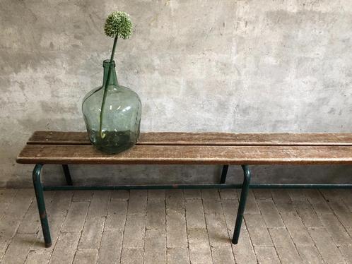 Stoere vintage industriele bank | salontafel | staal en hout, Huis en Inrichting, Banken | Bankstellen, Gebruikt, Rechte bank