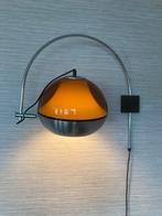 Vintage boog lamp met bruine plastic kap met aluminium band, Huis en Inrichting, Ophalen, Gebruikt