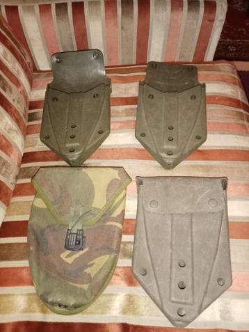 Set van 4 militaire schede/tasjes beschikbaar voor biedingen