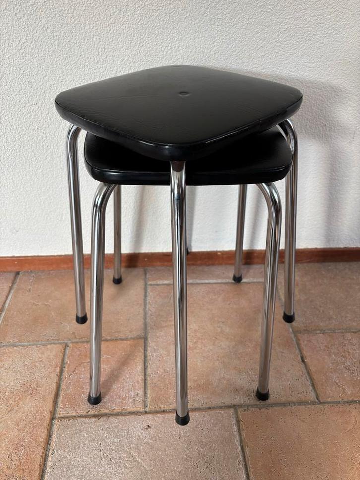 Vintage Krukjes met Skai & Chroom (Set van 2), Huis en Inrichting, Stoelen, Gebruikt, Twee, Metaal, Zwart, Ophalen of Verzenden