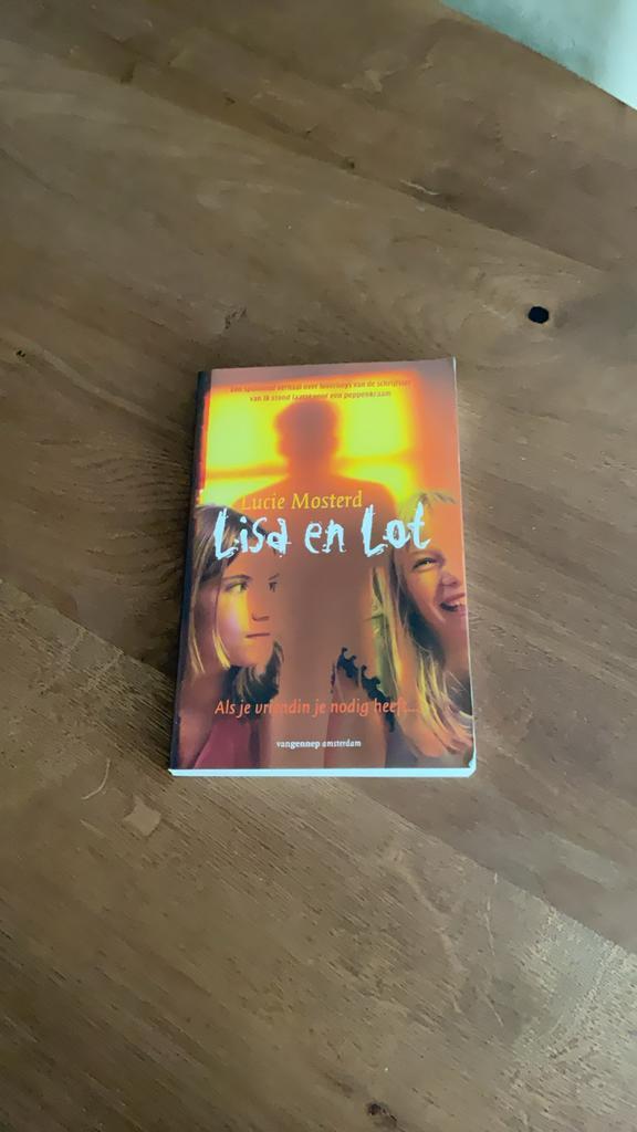 Lucie Mosterd - Lisa en Lot, Boeken, Kinderboeken | Jeugd | 10 tot 12 jaar, Zo goed als nieuw, Ophalen of Verzenden
