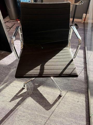 Stoel Charles Eames Vitra zwart beschikbaar voor biedingen