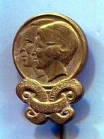 10 maart 1966 Beatrix en Claus koper speldje ( K_007 ), Verzamelen, Verzenden, Nieuw, Figuurtje, Speldje of Pin