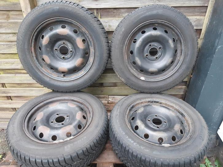 4x100 velgen 15 inch met Pirelli winterbanden 185/65R15, Auto-onderdelen, Banden en Velgen, Band(en), Winterbanden, 15 inch, 185 mm