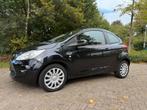 Ford Ka 1.2 51KW 2010 Zwart, Auto's, Voorwielaandrijving, Stof, 1242 cc, 4 cilinders