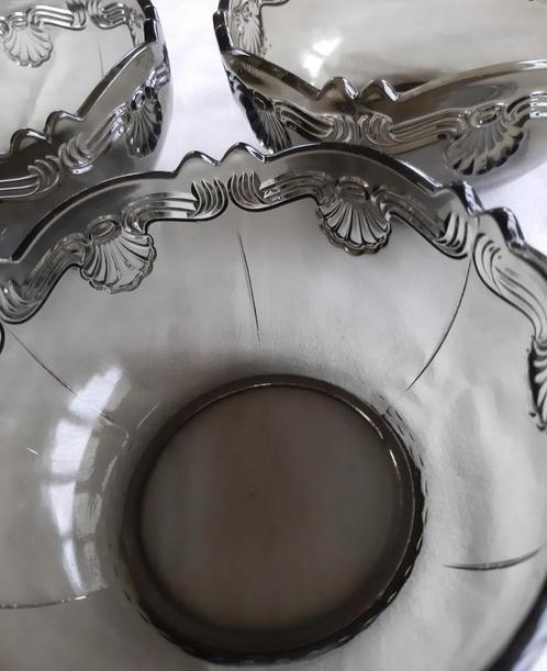 Antiek bewerkt glas zwarte gele paarse roze kommen schaaltje, Antiek en Kunst, Antiek | Glas en Kristal, Ophalen of Verzenden