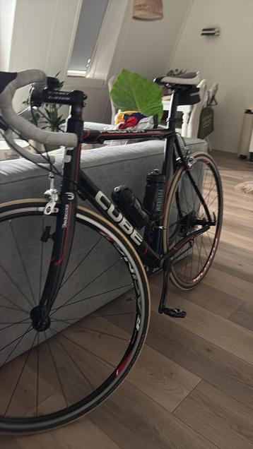 Uitstekende cube racefiets beschikbaar voor biedingen