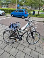 Twee Dames fietsen, Ophalen, Batavus, Zo goed als nieuw, Minder dan 10 versnellingen