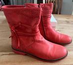 Suede, opengewerkt rood enkellaarsje van JJ Footwear maat 43, JJ Footwear, Lage of Enkellaarzen, Ophalen of Verzenden, Zo goed als nieuw