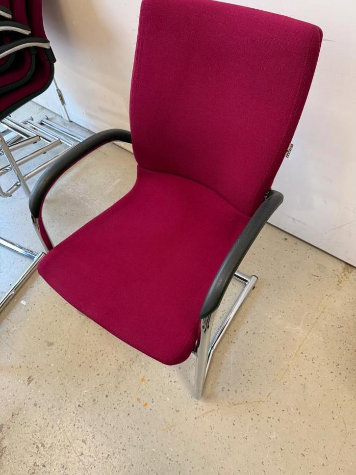 ahrend 230 vergaderstoel, Huis en Inrichting, Bureaustoelen, Zo goed als nieuw, Bureaustoel, Rood, Ergonomisch, Ophalen