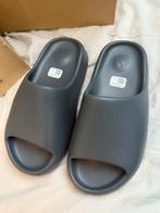 Adidas Yeezy Slide - Maat 39 - Grijs NIEUW, Kleding | Dames, Schoenen, Ophalen of Verzenden, Nieuw, Grijs, Slippers