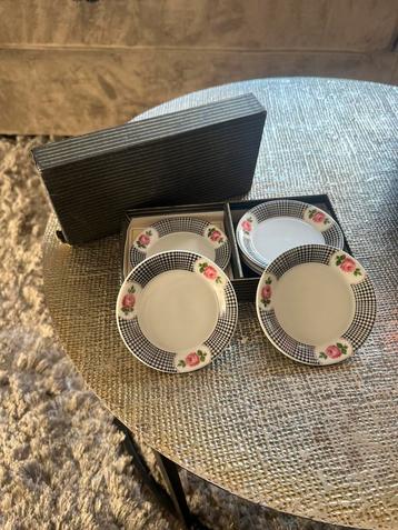 Porseleinen bordjes met rozenmotief van Winterling Röslau beschikbaar voor biedingen