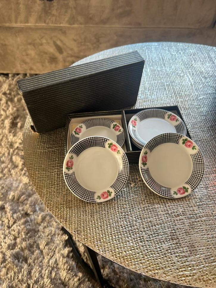 Porseleinen bordjes met rozenmotief van Winterling Röslau, Antiek en Kunst, Antiek | Servies los, Ophalen of Verzenden