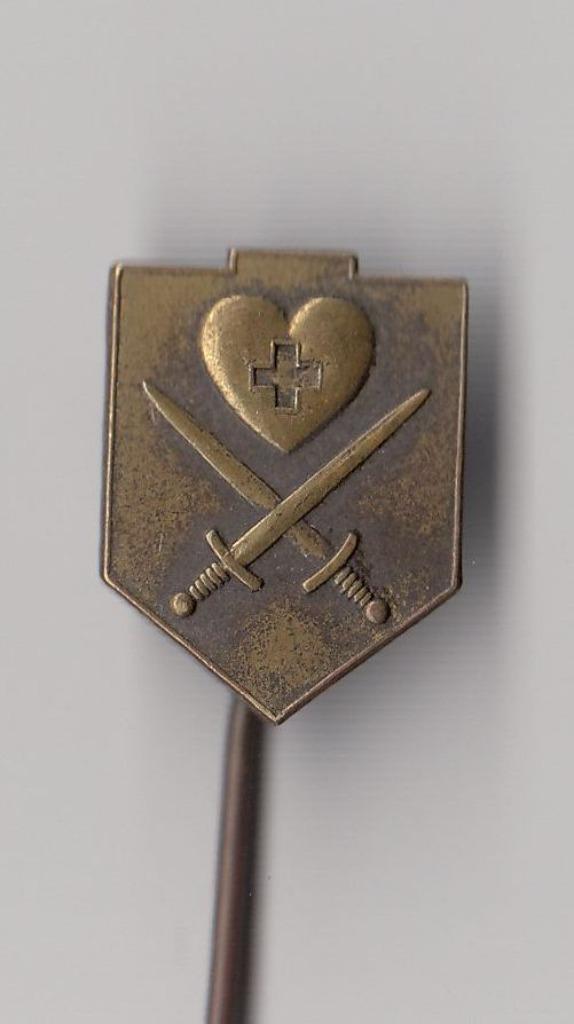 Zwaarden met Rode Kruis Hart speldje, Verzamelen, Militaria | Algemeen, Landmacht, Embleem of Badge, Nederland, Ophalen of Verzenden