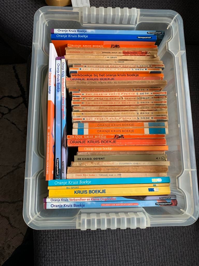 Doos vol Oranje Kruis Boekjes, Boeken, Ophalen of Verzenden, Beta, Gelezen