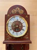 Hindeloopen Stoelklokje - Nieuw & Geschilderd, Antiek en Kunst, Antiek | Klokken, Ophalen of Verzenden