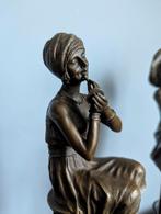 Bronzen beelden van dames op de  barkruk, Antiek en Kunst, Ophalen of Verzenden