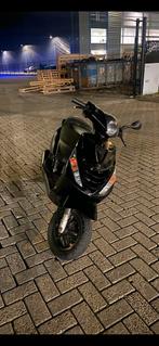 Zip 125cc 2 takt, Fietsen en Brommers, Snorfietsen en Snorscooters, Ophalen of Verzenden, Zo goed als nieuw, Benzine, Piaggio