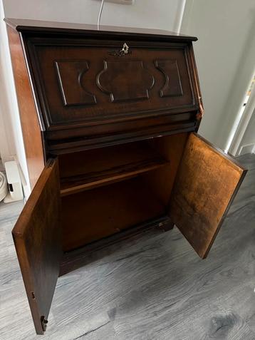 Gratis Vintage Schrijfbureau beschikbaar voor biedingen