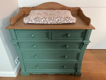 ruime commode beschikbaar voor biedingen