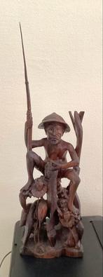 Houten beeld van visser met vis. Houtsnijwerk Bali jaren ‘50, Ophalen of Verzenden