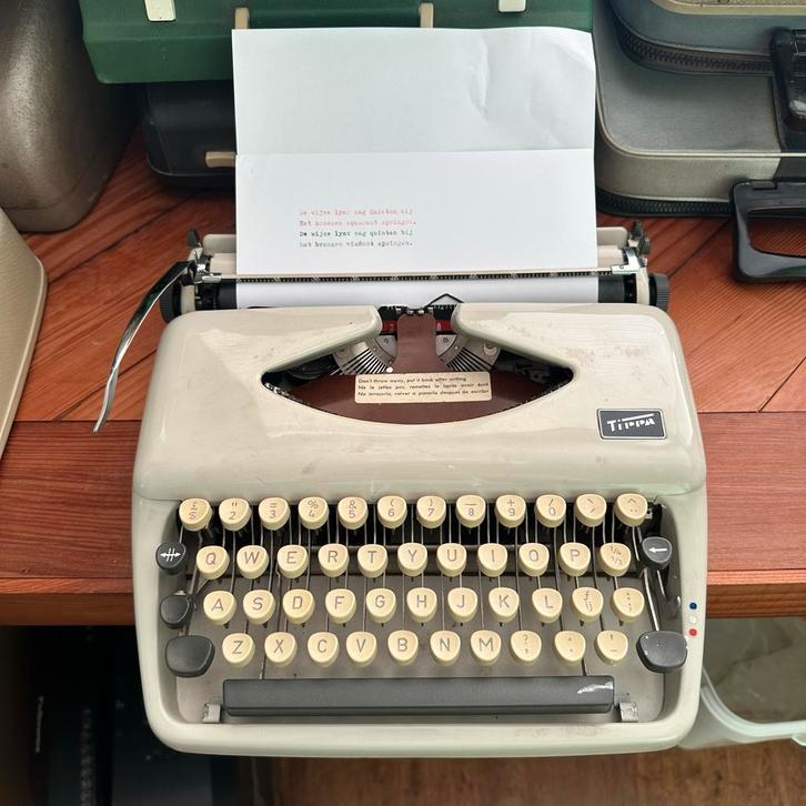 Adler tippa typemachine schrijfmachine typewriter typmachine, Diversen, Typemachines, Zo goed als nieuw, Ophalen of Verzenden