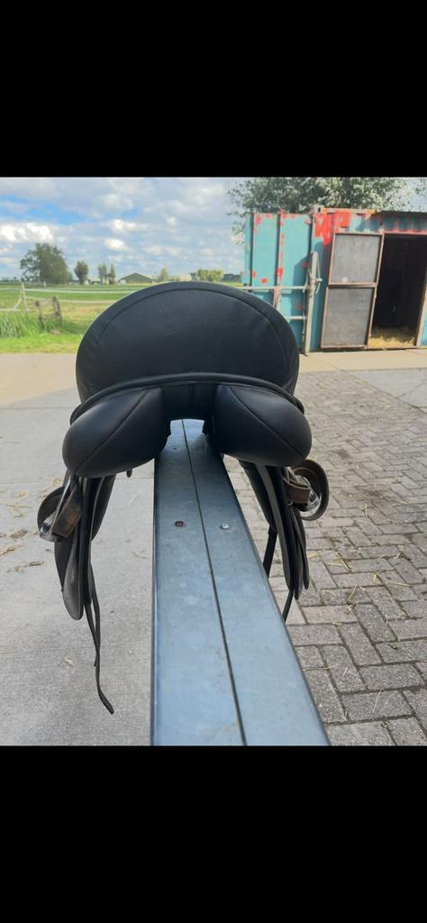 Waldhausen zadel paard 17,5 inch, Dieren en Toebehoren, Paarden en Pony's | Zadels, Zo goed als nieuw, Dressuur, Ophalen of Verzenden
