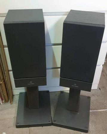 Linn helix ls-150 luidsprekers met ku-stone stands beschikbaar voor biedingen