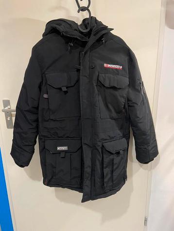 Warme Norway Parka winterjas beschikbaar voor biedingen