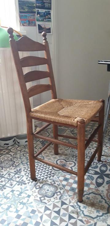 Eikenhouten keuken stoel, biezen zitting, zgan beschikbaar voor biedingen