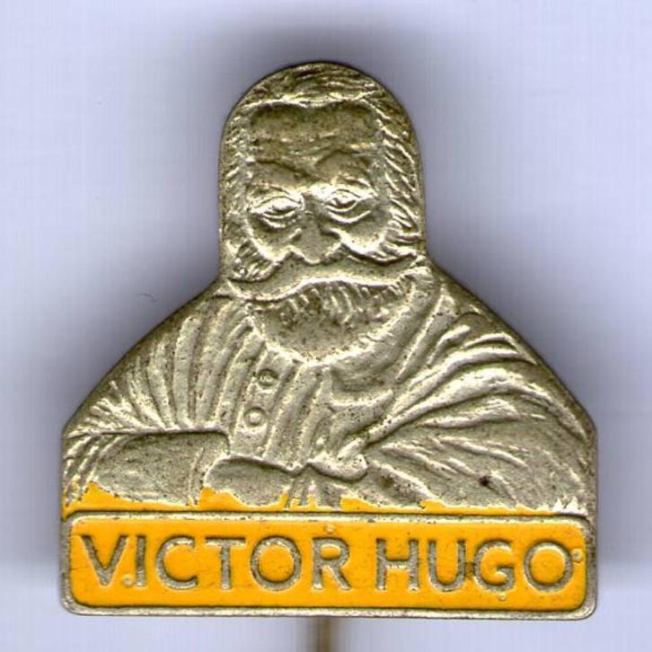 Victor Hugo sigaren geel op zilverkleurig speldje ( S_238a ), Verzamelen, Speldjes, Pins en Buttons, Nieuw, Speldje of Pin, Merk